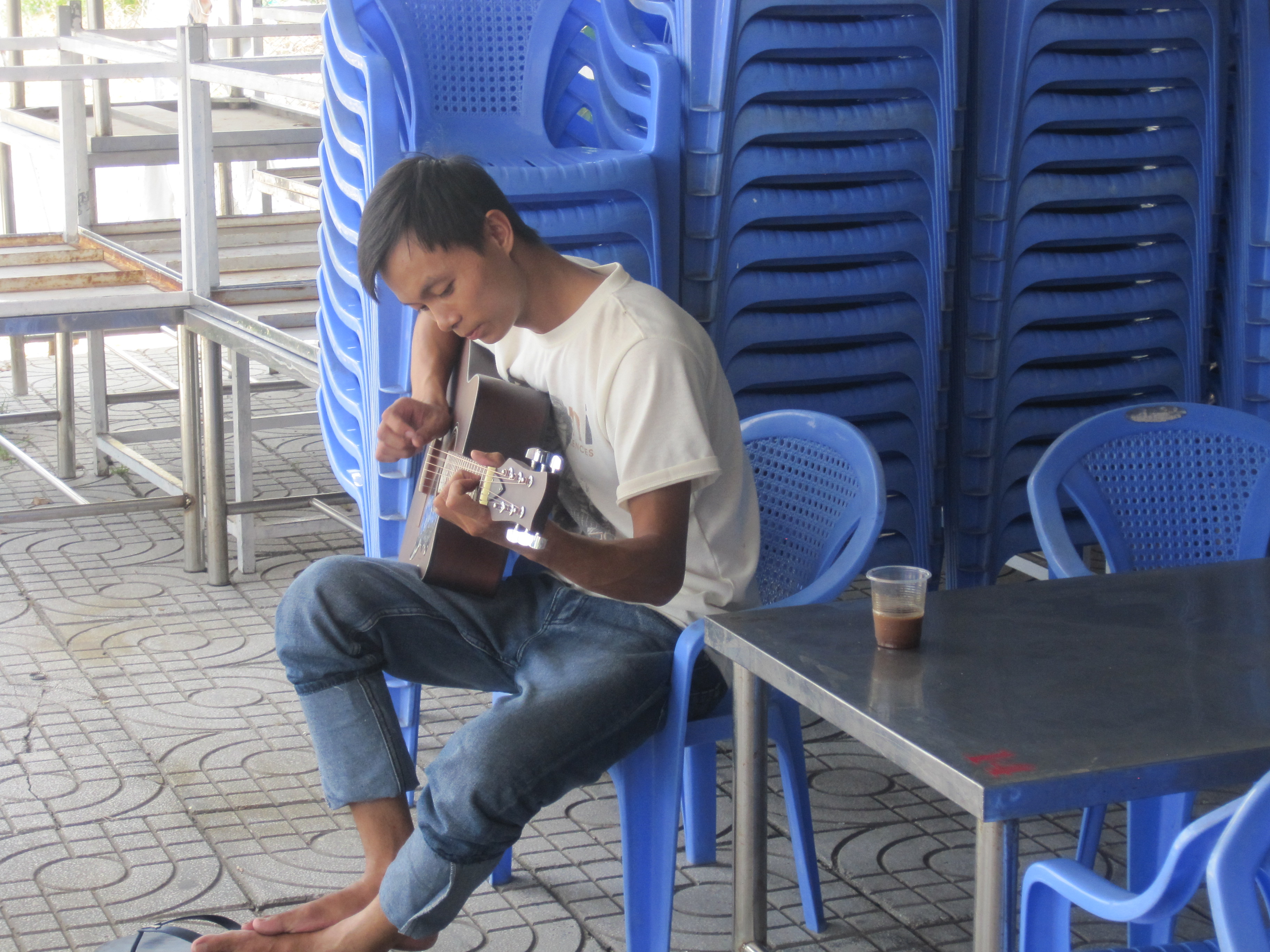 Den ene kokken spilte litt gitar. Han var ganske flink. :)