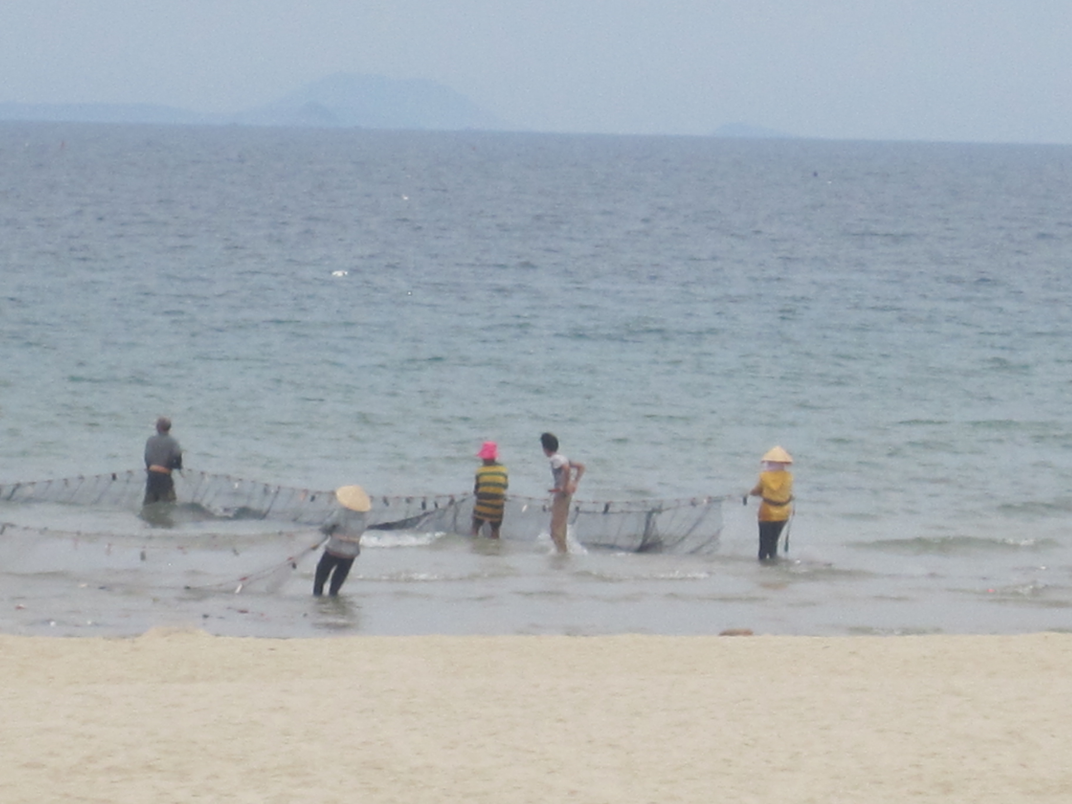 Noen fiskere ved stranda jeg badet i tidlig på morgenen.