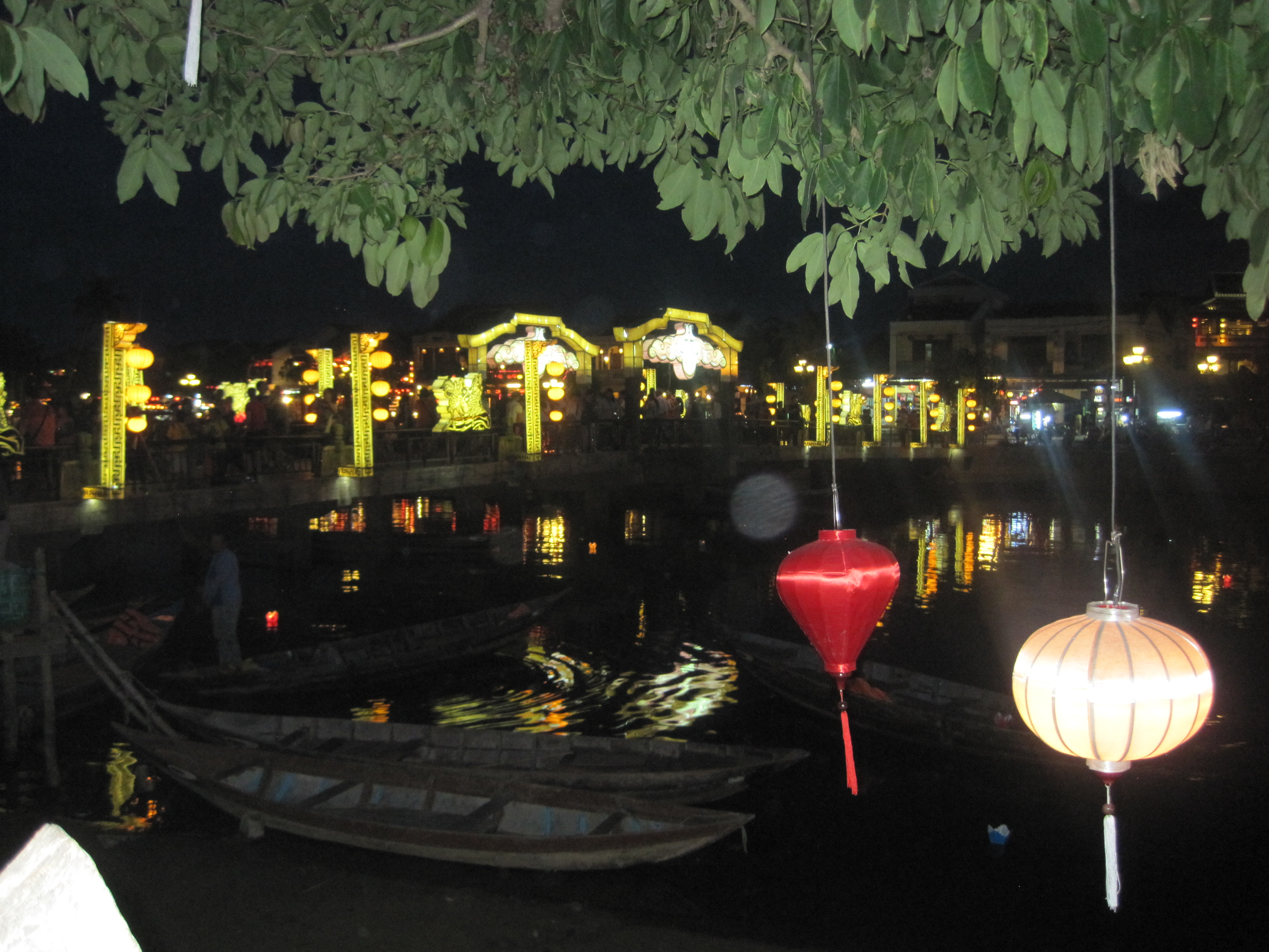 Kveld i Hoi An City. Vakkert! :)