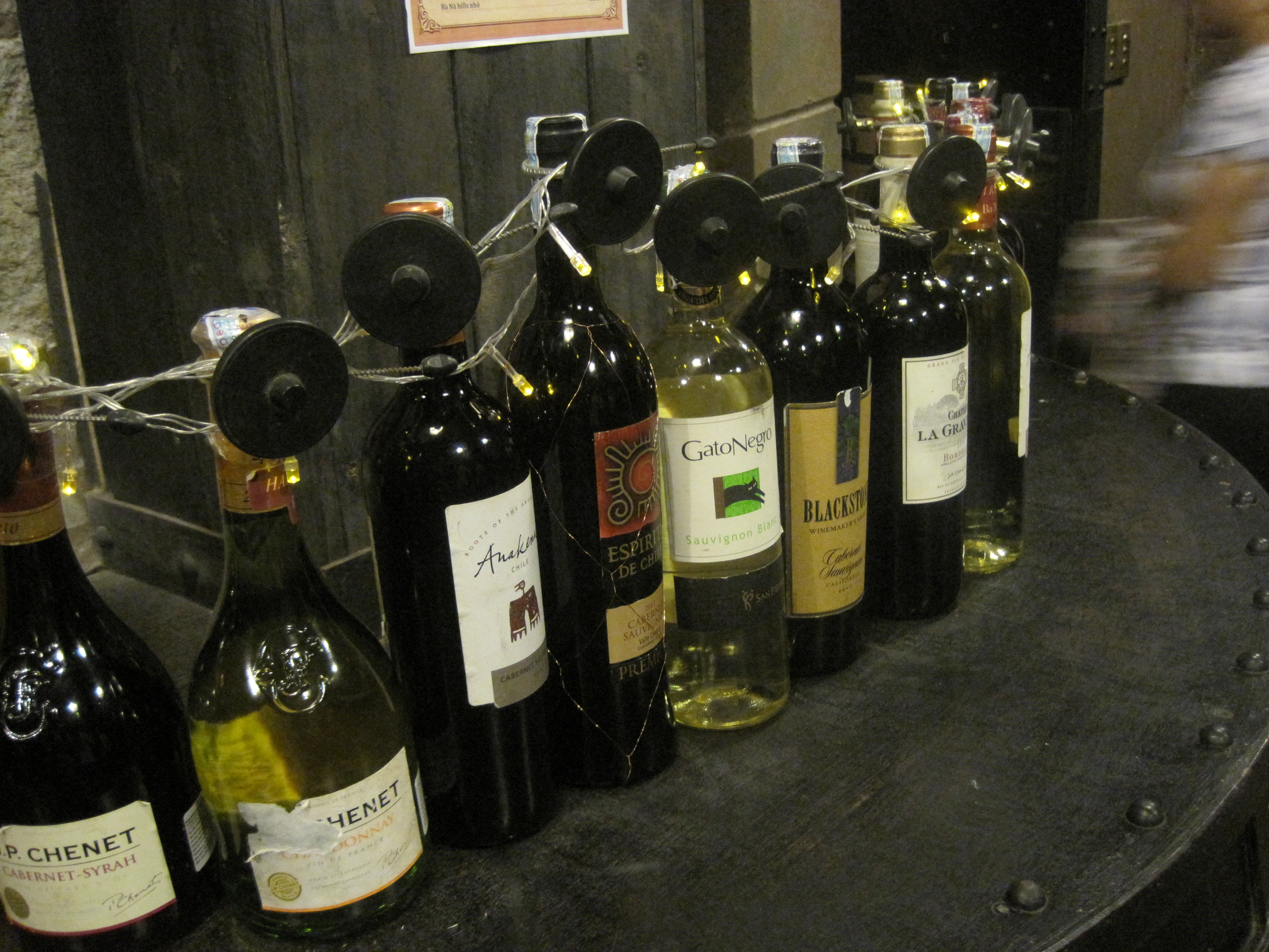 De passer godt på vinene sine her ;)