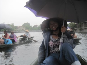 De ror med føttene.