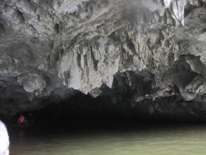 Her ror vi inn i en grotte.