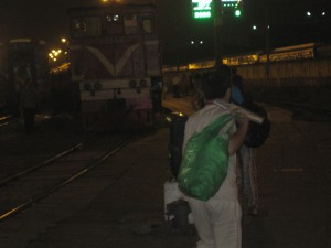 Personalet som fulgte oss til kupeen vår sent på kvelden.