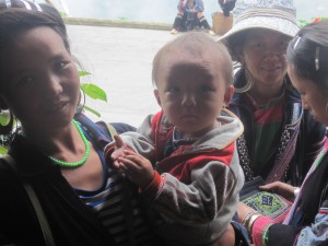 Kvinner med barn som prøvde å selge meg noe produkter, og de lyktes!