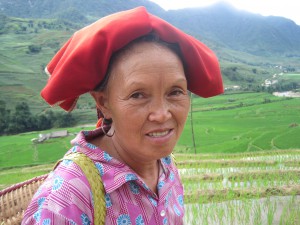 En annen hyggelig kvinne! De to folkeslagene lever sider om sider.