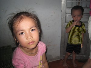 Jentungen og sønnen hans.