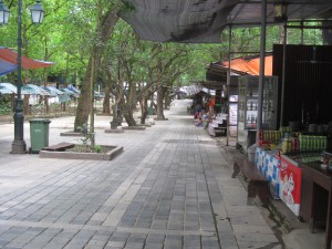 Påvei til grotten, som er Perfume Pagoda.