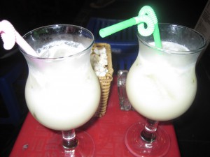 Happy Houer: bestill en får en gratis! Pina Colada.