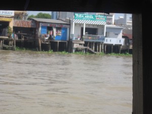 Slik bor folk langs Mekon deltaen.