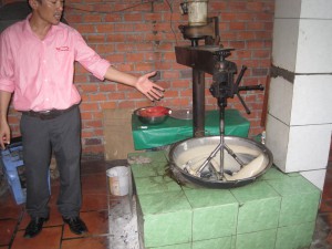 Kokos karameller blir laget.